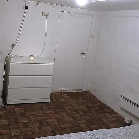 Oslo - Simple Basement *